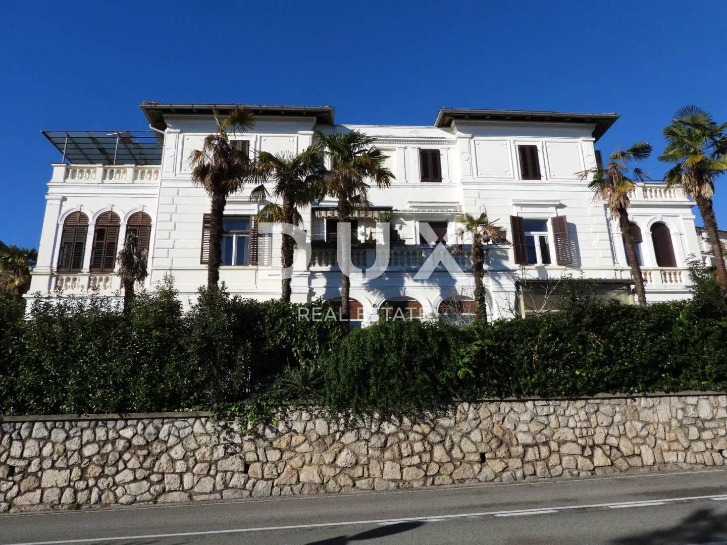opatija, centar - dva stana 96 m2 + pomoćna zgrada u dvorištu!!! prilika!!! - slika 1