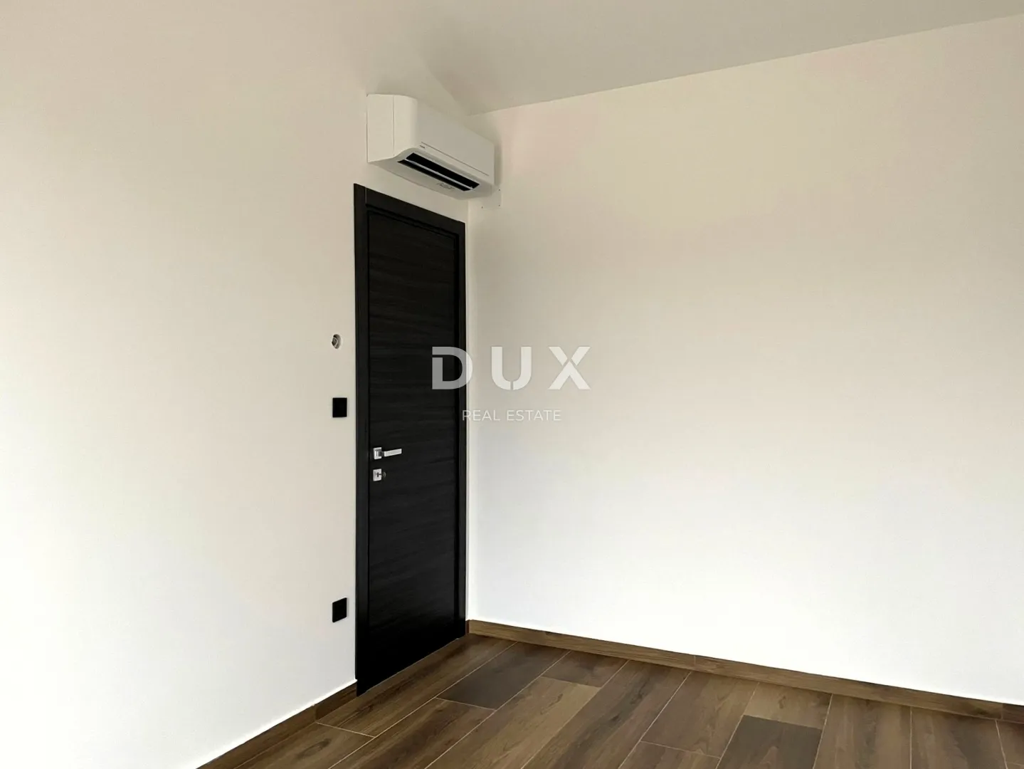 otok krk, grad krk - moderan penthouse od 100 m2 - slika 22
