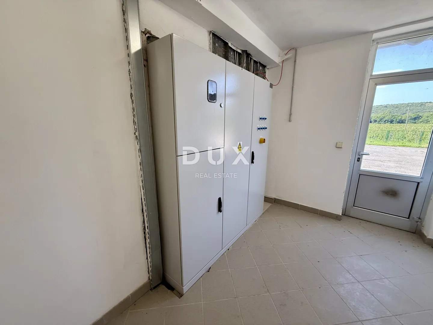 kvarner, novi vinodolski, poslovna zgrada 3.776 m2, okućnica 9362 m2 - slika 17