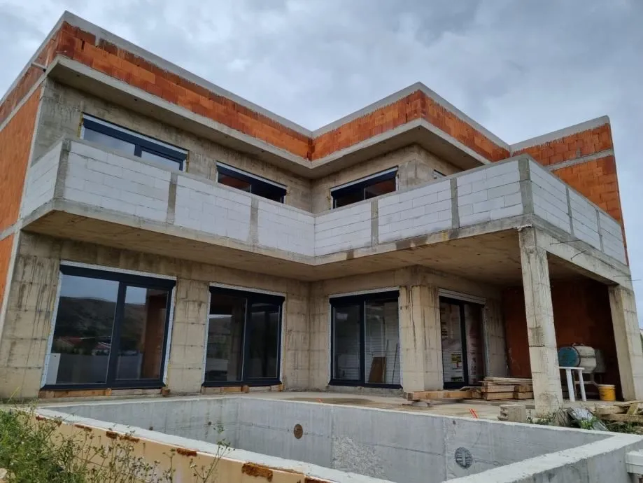 otok pag, grad pag - villa sa bazenom u izgradnji - slika 12