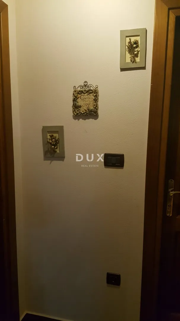 istra,rovinj - predivan uhodani caffe bar u srcu rovinja - slika 35