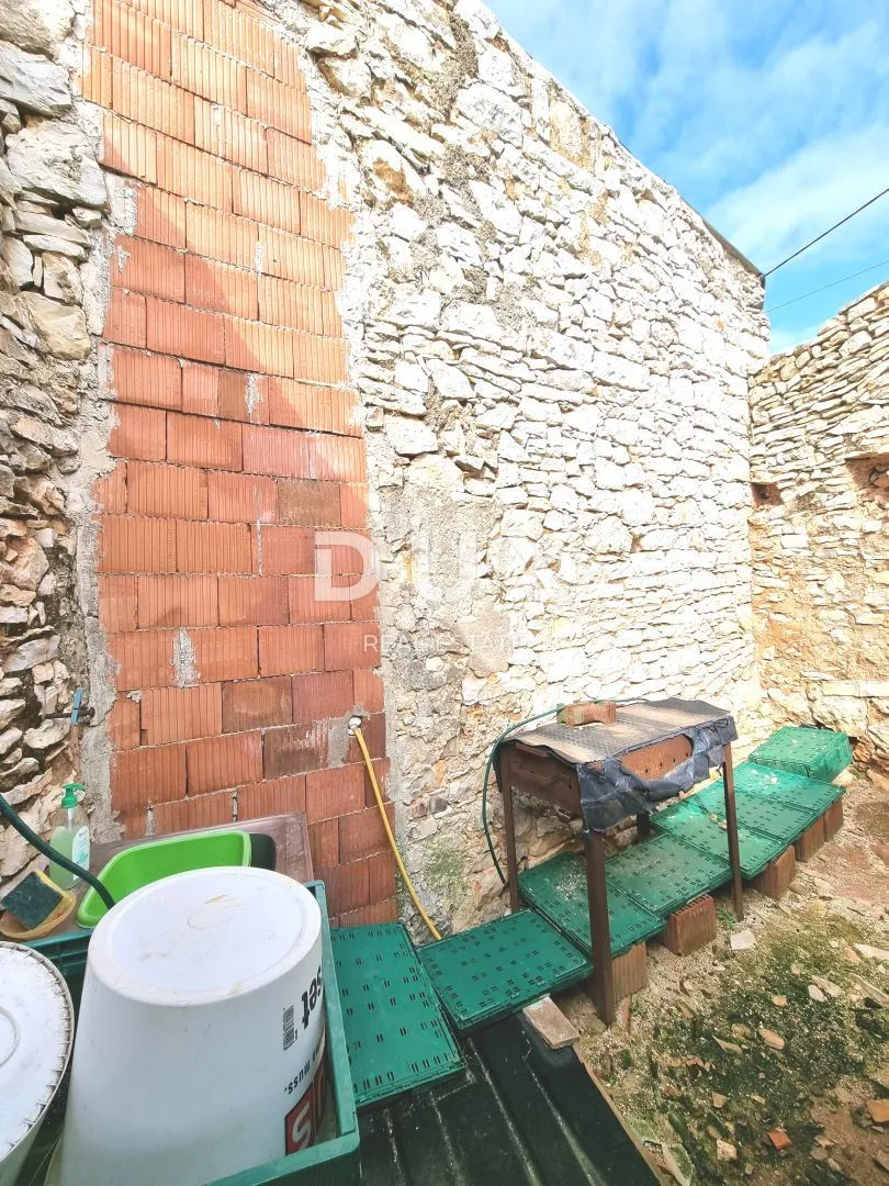 istra, marčana kamene kuće za renovaciju na selu s lijepim dvorištem - slika 20