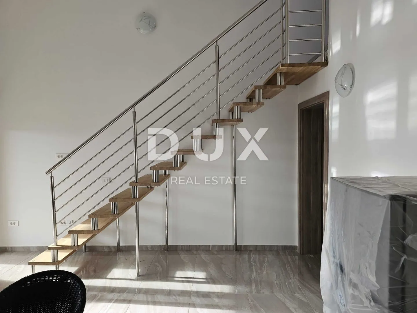 otok rab, banjol - stan u potkrovlju od 80m2 s galerijom - slika 9