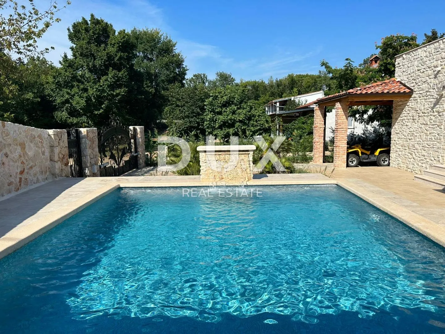 otok krk, soline (okolica) - kamena vila s bazenom - slika 11