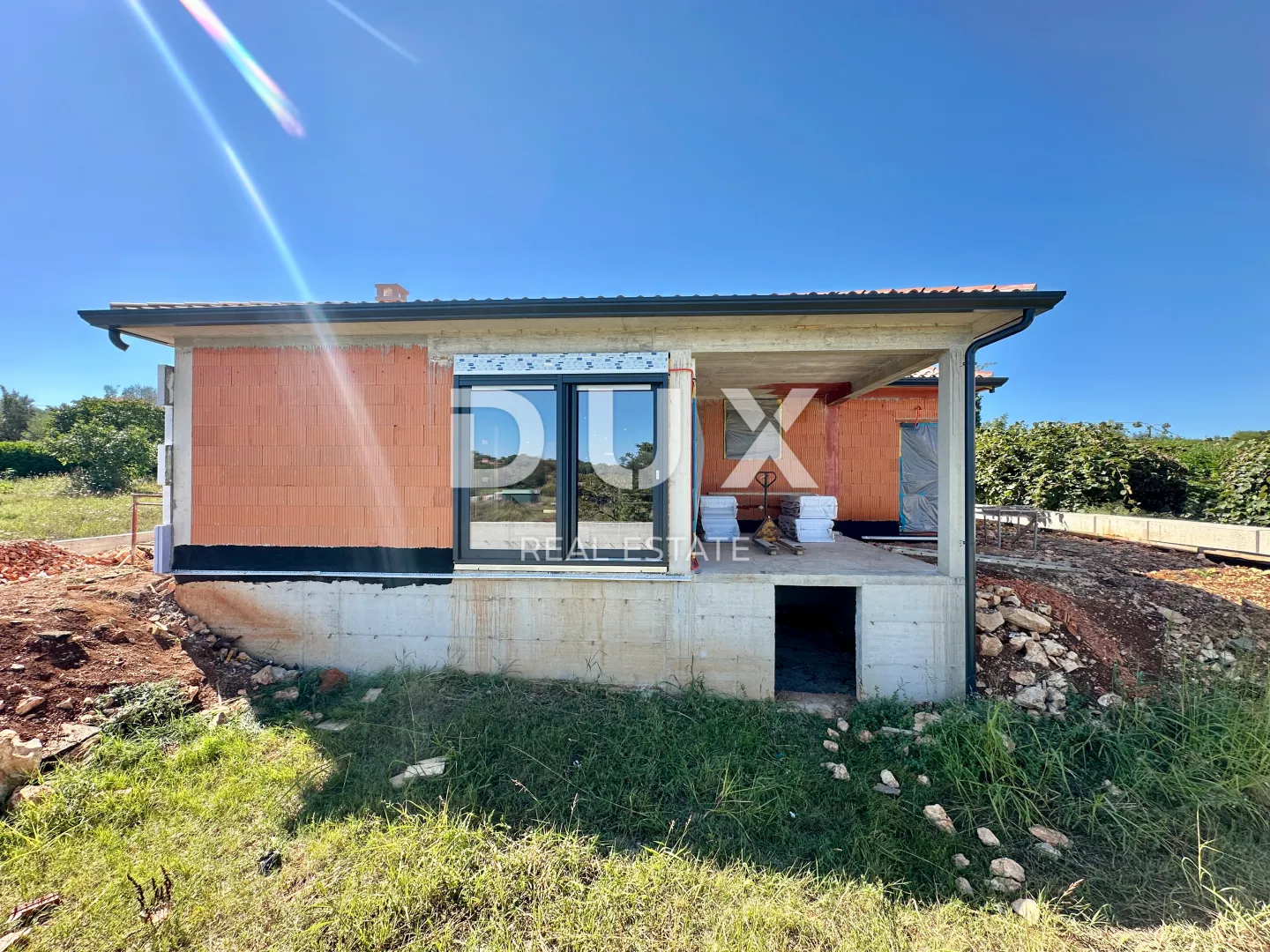 istra, umag - samostojeća prizemnica spremna za useljenje (namještaj uključen) - slika 2
