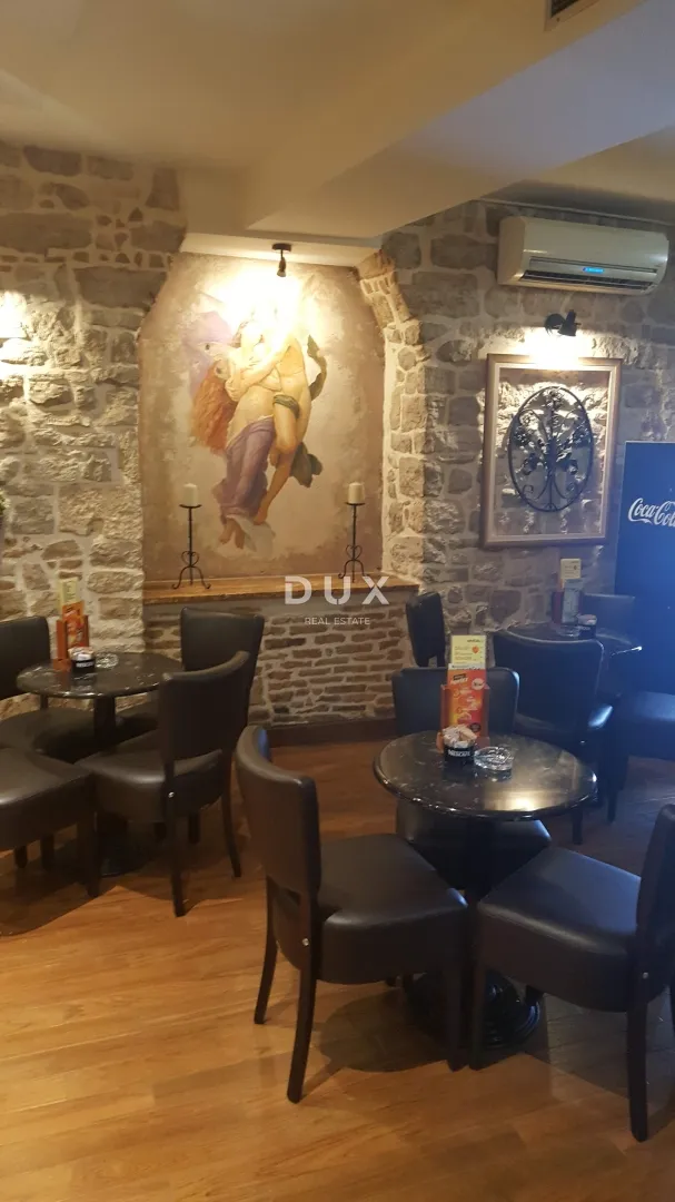 istra,rovinj - predivan uhodani caffe bar u srcu rovinja - slika 30