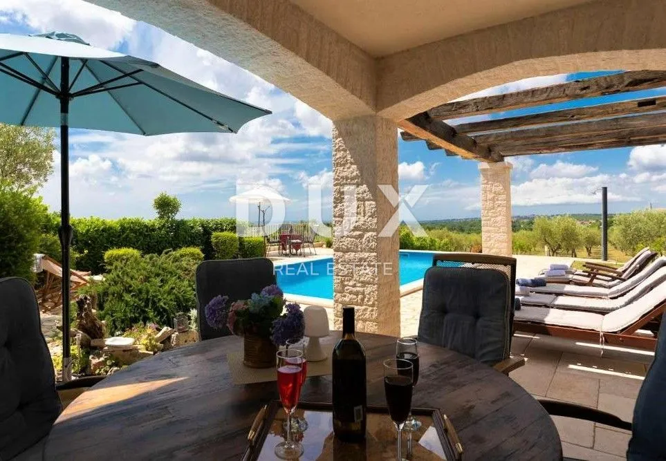 istra, višnjan - vila s koje se pruža panoramski pogled - slika 28
