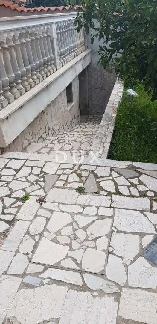 istra, ližnjan - kuća sa tri stana - slika 20