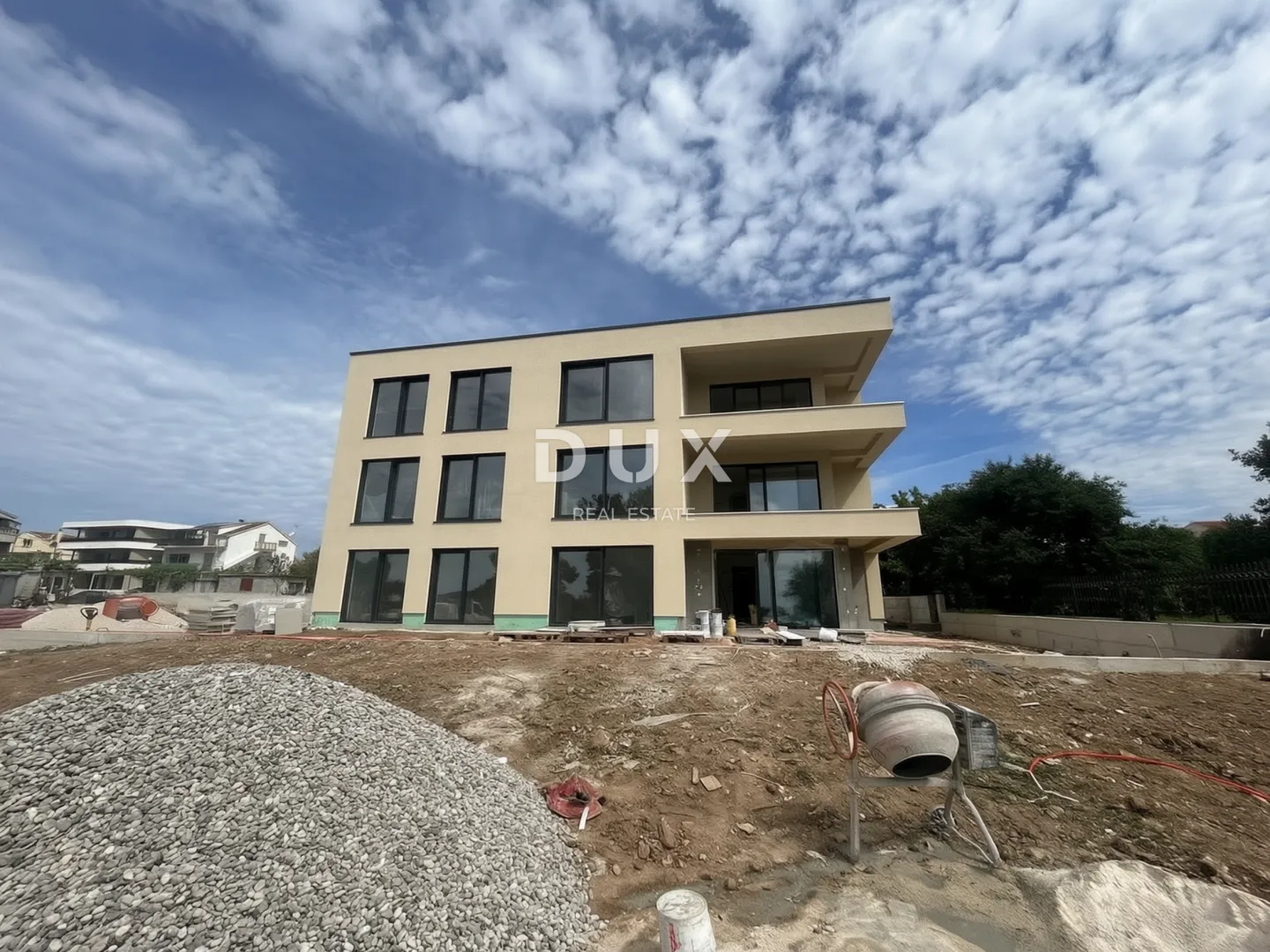 vodice – 3ss+db stan s vrtom i pogledom na more, 70 m od mora i plaže - slika 4