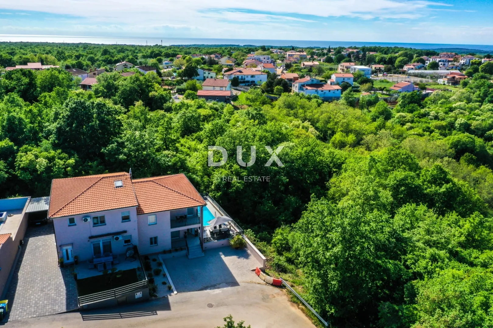 istra, poreč - prekrasna kuća s vrtom i bazenom - slika 24
