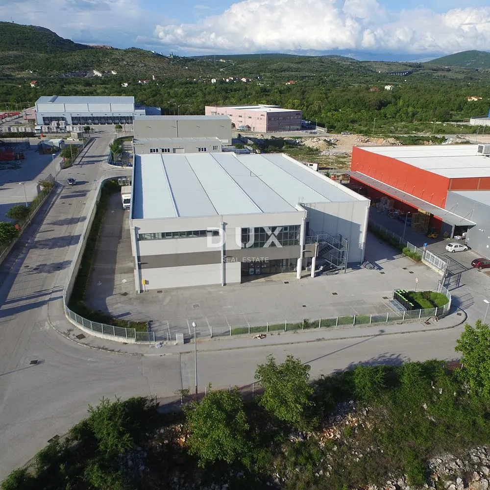 DUGOPOLJE - Reprezentativni poslovno-proizvodni centar 3.559 m² + 2.876 m² manipulativnog prostora, TOP LOKACIJA!