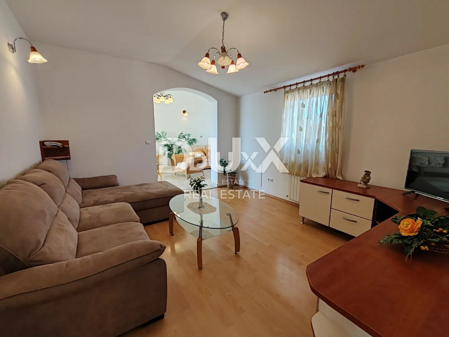 zadar, brodarica - vila sa 6 stanova i poslovnim prostorom - slika 17