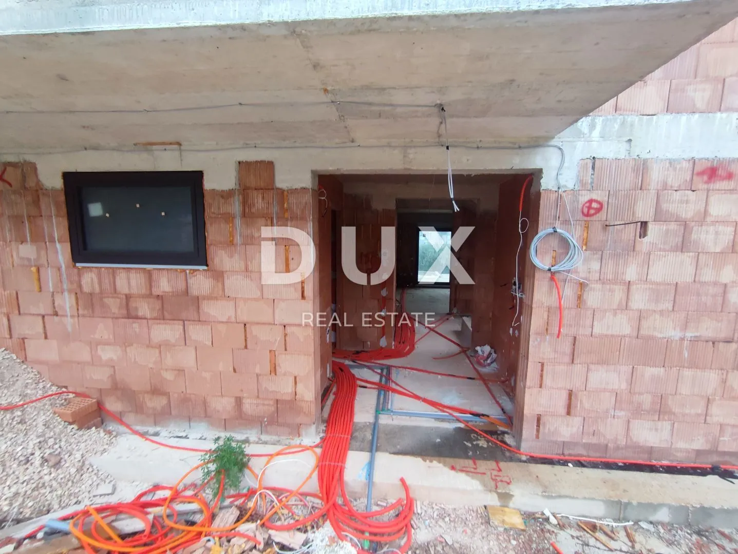 istra, medulin - moderna vila u blizini plaža okružena zelenilom - slika 9