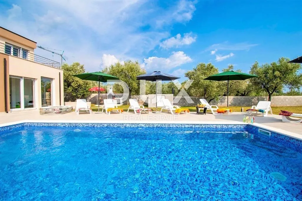 istra, vodnjan - moderna vila s prostranom okućnicom - slika 28