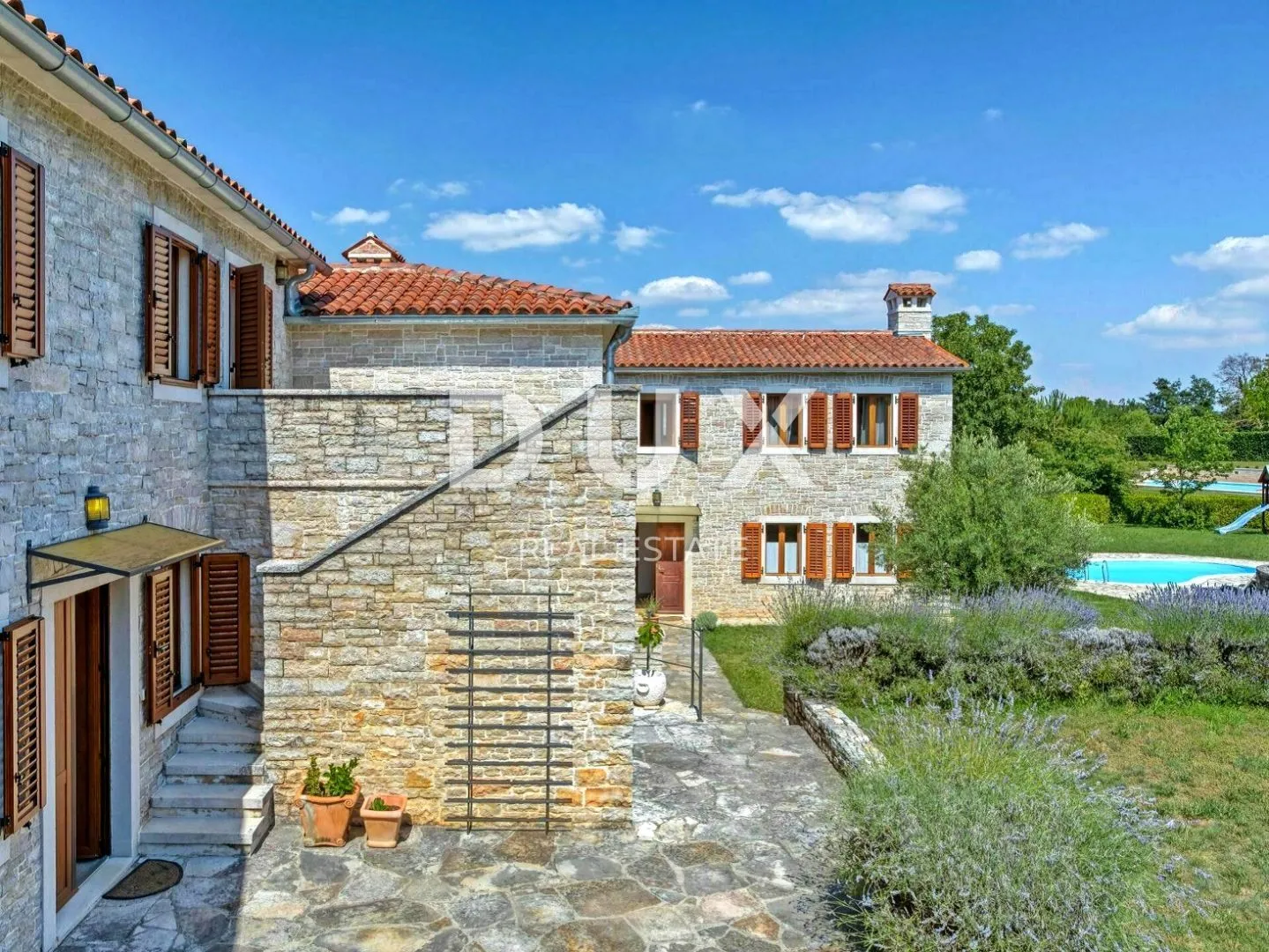 istra, tinjan - kamena autohtona vila - slika 39