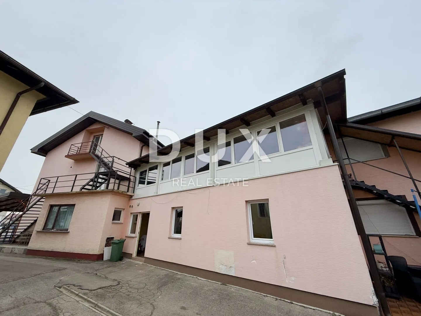 dugo selo, lukarišće - prostrana poslovno-stambena kuća 330m2 + okoliš 800m2 - slika 2