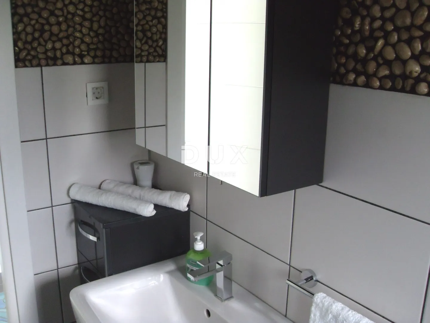novi vinodolski – elegantna kuća 191 m2, 40 m udaljena od mora - slika 66