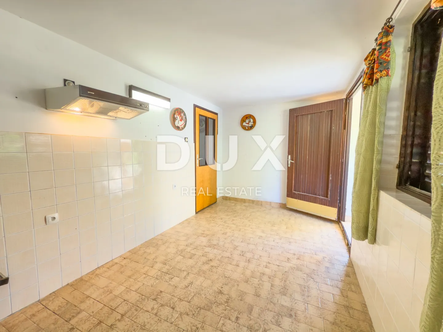 otok krk, baška (okolica) - kamena kuća s velikom okućnicom - slika 18