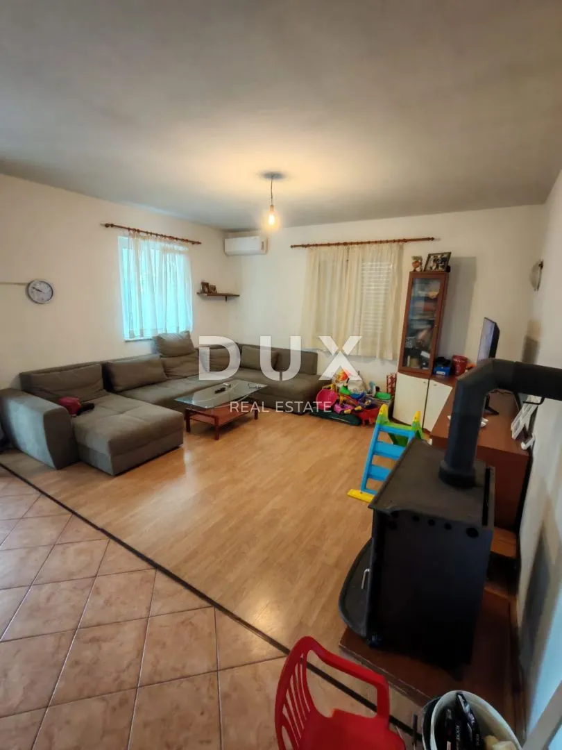 zadar, vrsi - kuća s velikim stanom, tri apartmana i prostranim dvorištem s maslinama! - slika 11