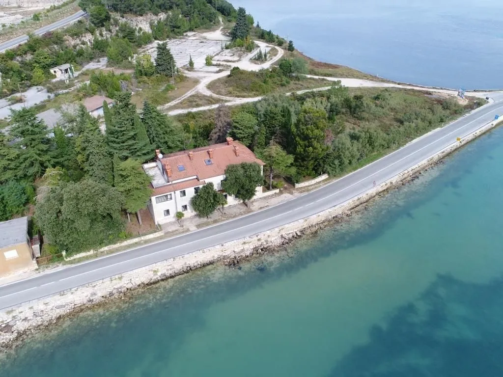 istra, novigrad, antenal - kuća 10m od mora! - slika 1