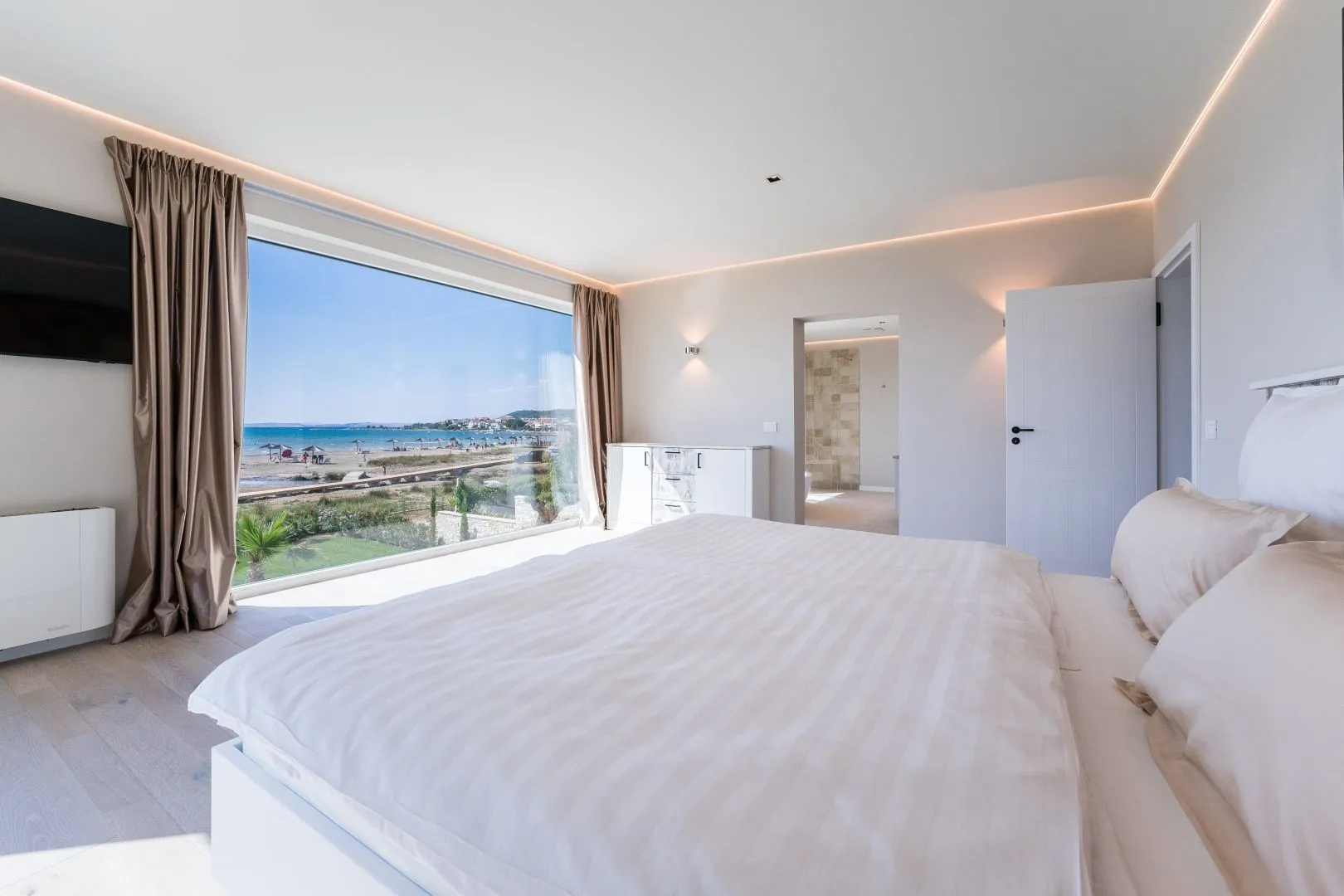 zadar, ljubač - luksuzna vila 1. red do mora - slika 20