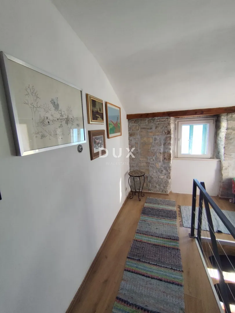 šibenik, riva - autentičan stan u kamenoj kući s pogledom na more - slika 1