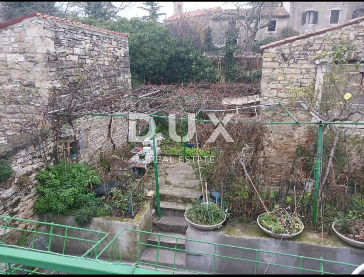 istra, buje – kuća s vrtom i terasama u centru, s dodatnim objektom za adaptaciju! - slika 2