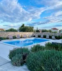 dalmacija, vodice - dugoročni najam moderne vile s bazenom i panoramskim pogledom - slika 12