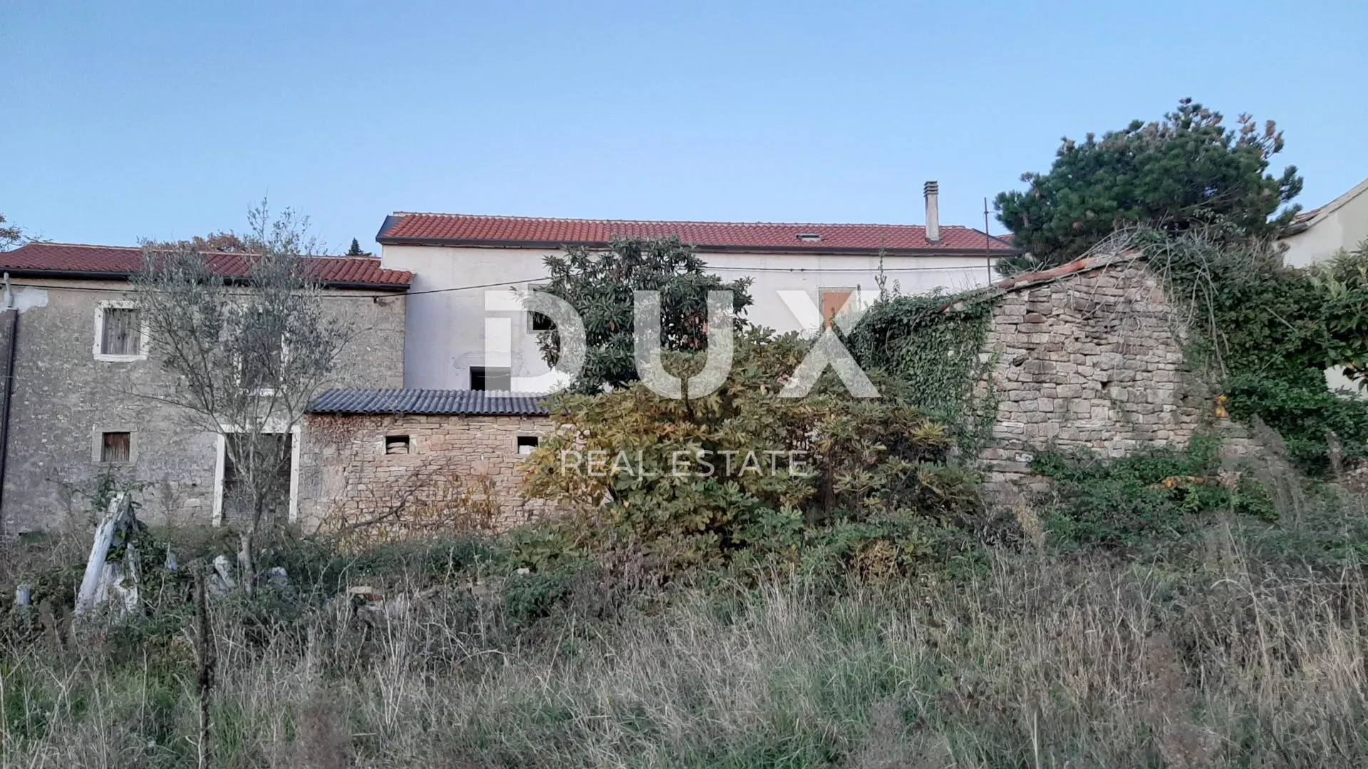 istra, grožnjan - kamena kuća s pogledom na more - slika 2