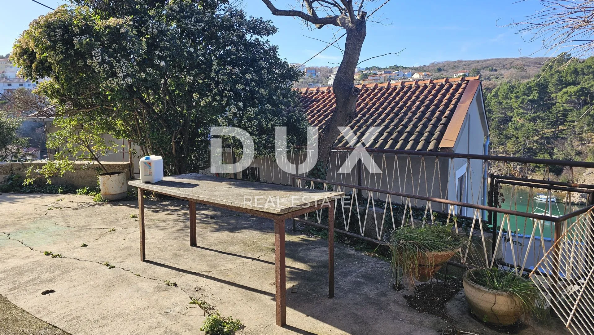 otok krk - kuća s dvorištem i pogledom na more, u jezgri romantičnog vrbnika - slika 6