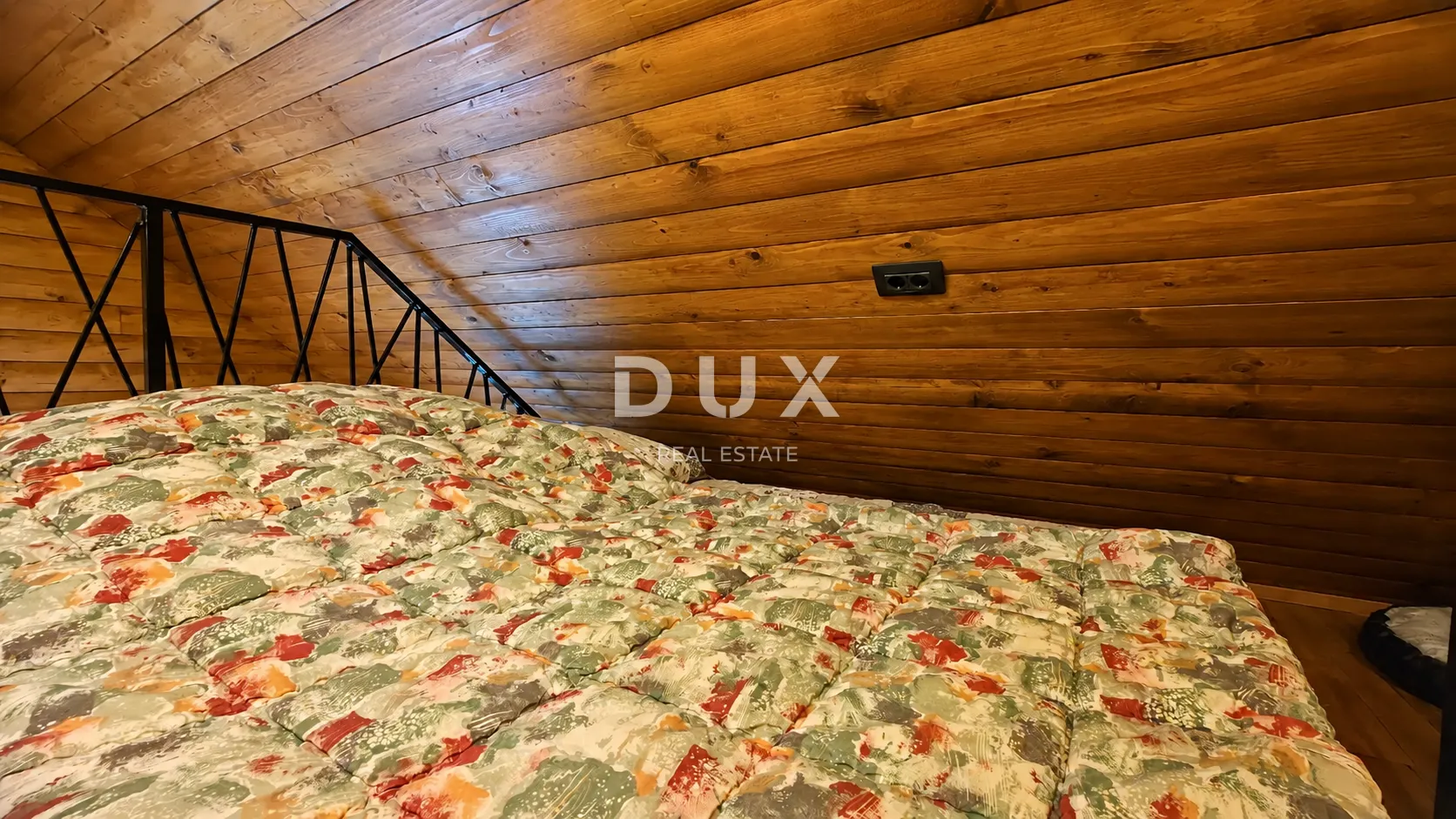 gorski kotar, lič, drvene kuće, tri sobe, 84m2+25m2 - slika 15
