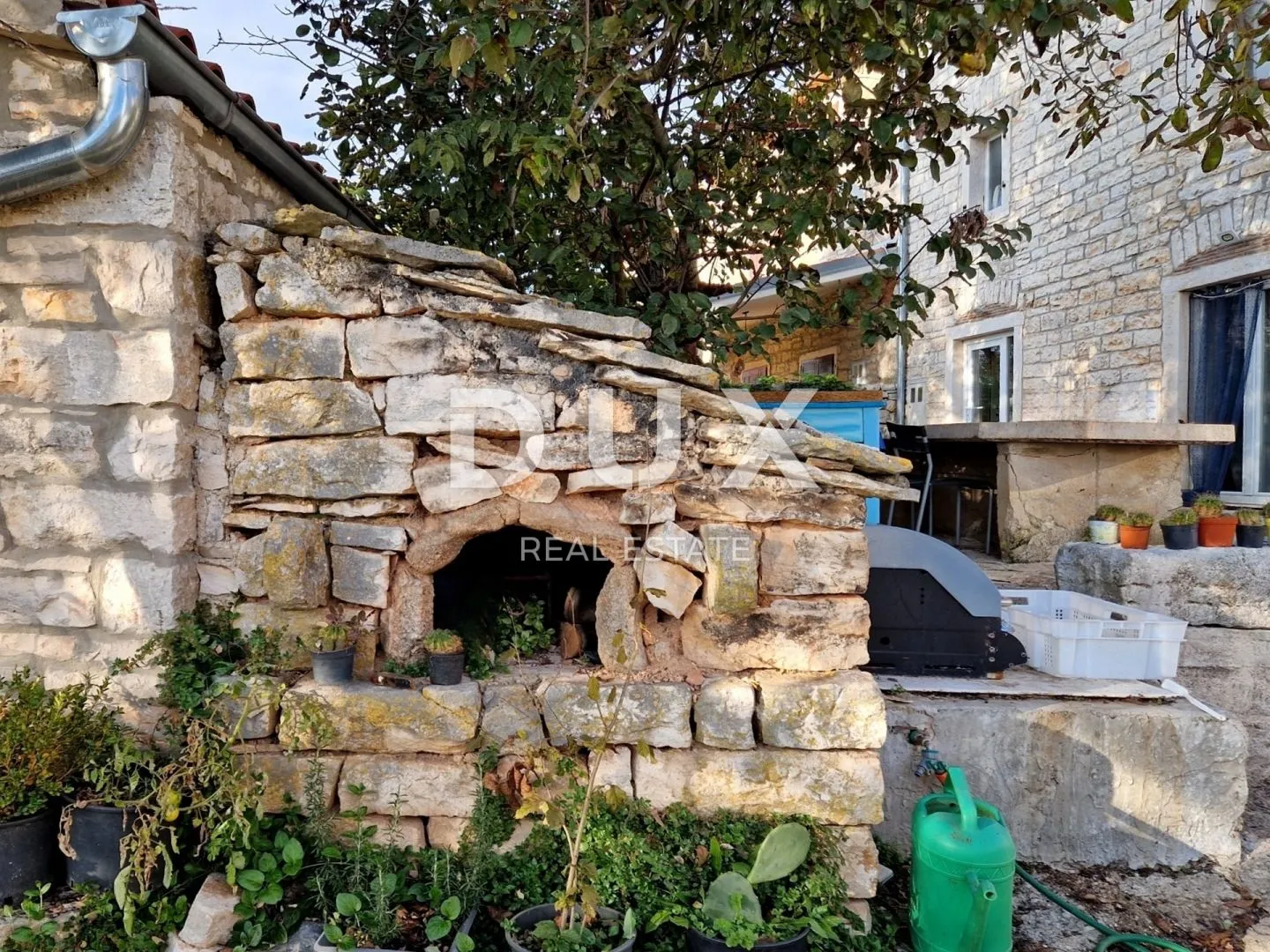 istra, kanfanar - kamena kuća s okućnicom - slika 8