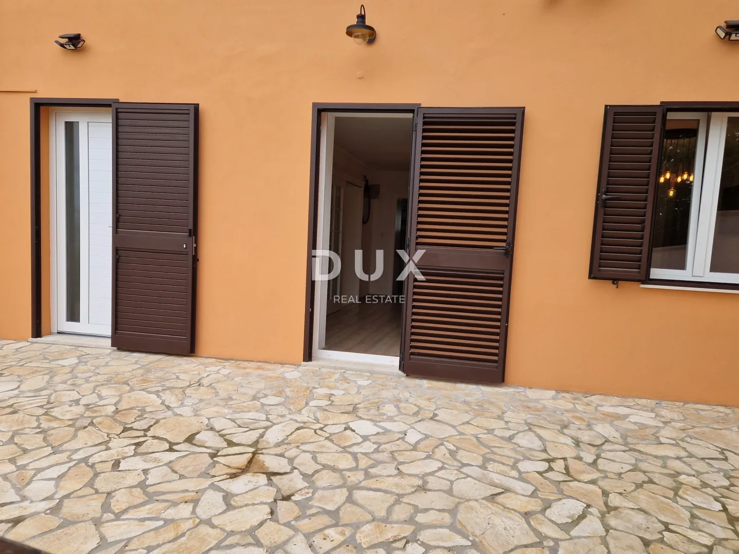 istra, labin – stan, 81 m², terasa, vrt i pogled na grad - slika 26
