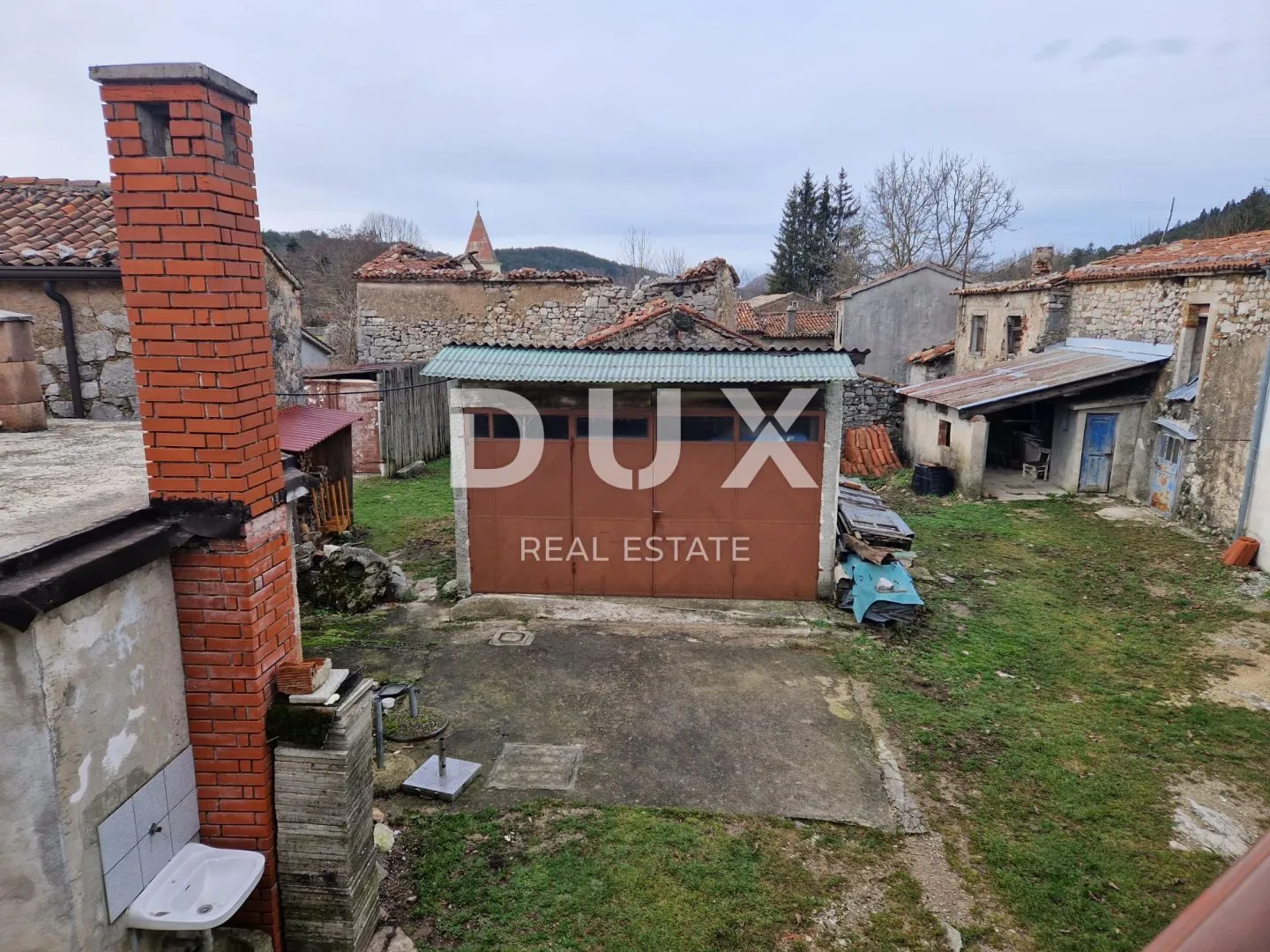 istra, buzet - kuća u nizu s garažom i spremištem - slika 21
