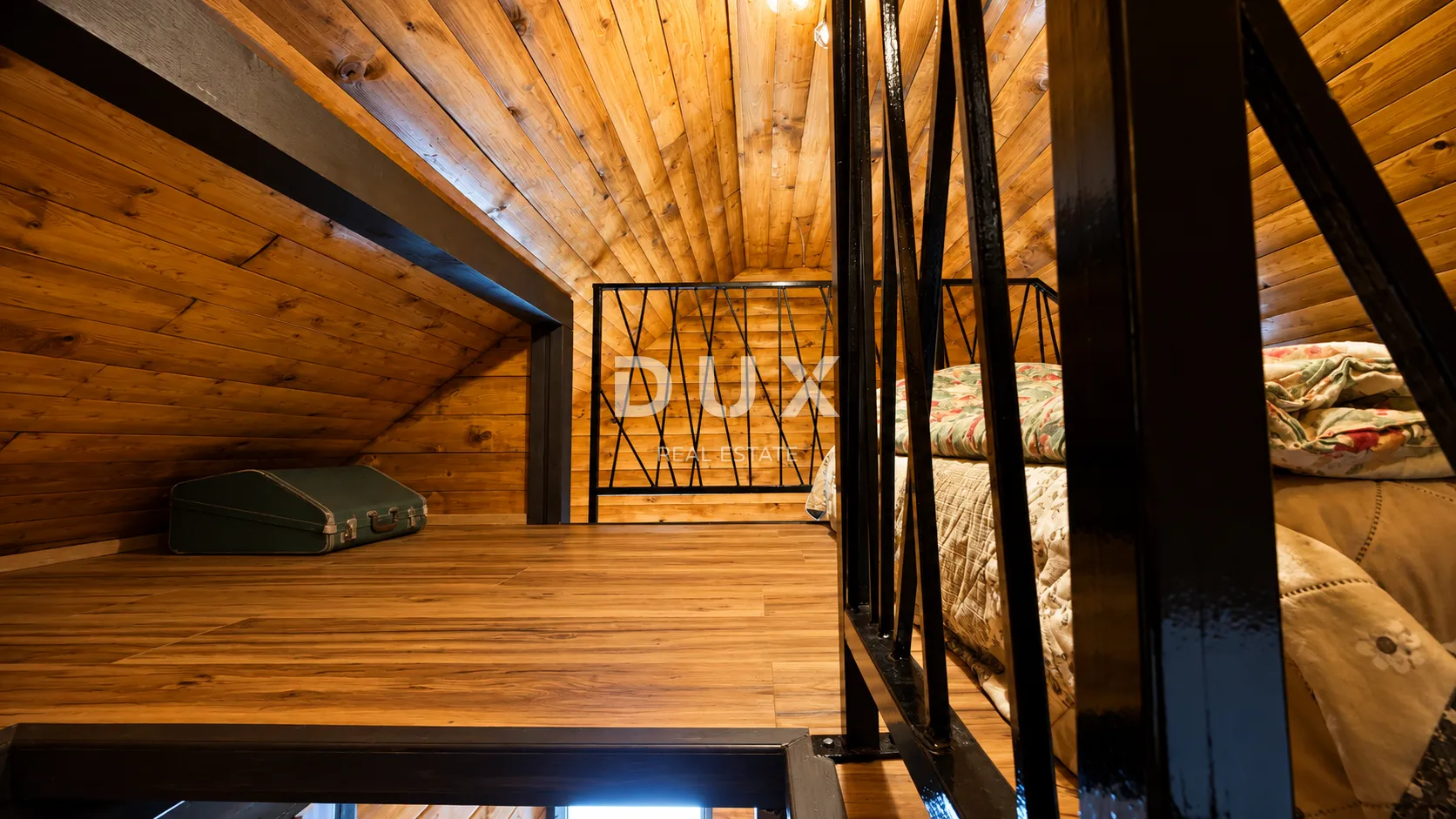 gorski kotar, lič, drvene kuće, tri sobe, 84m2+25m2 - slika 13