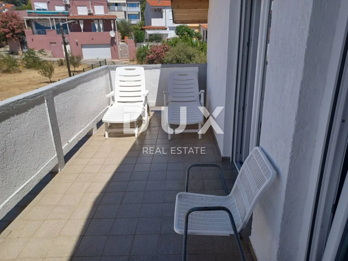 otok rab, barbat - samostojeća apartmanska kuća na odličnoj lokaciji - slika 24