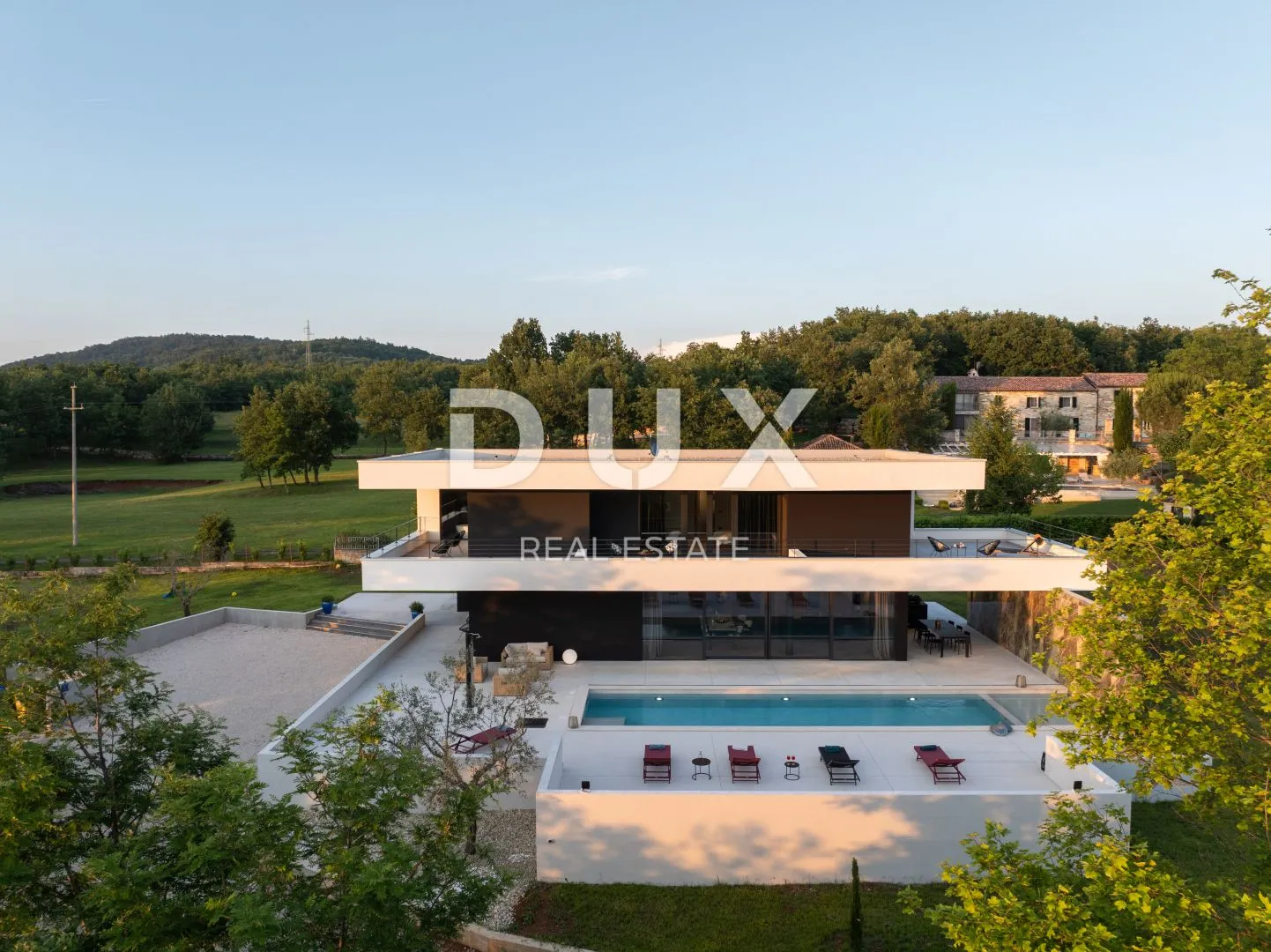 istra, grožnjan - dizajnerska novoizgrađena vila s potpunom privatnošću, okružena zelenilom s prekrasnim pogledom - slika 12