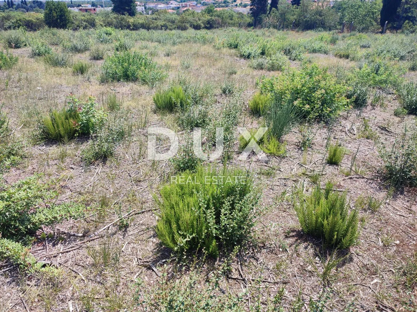 istra, pula - zemljište 5 837 m2 od kojeg je 1 000 m2 građevinskog! - slika 6