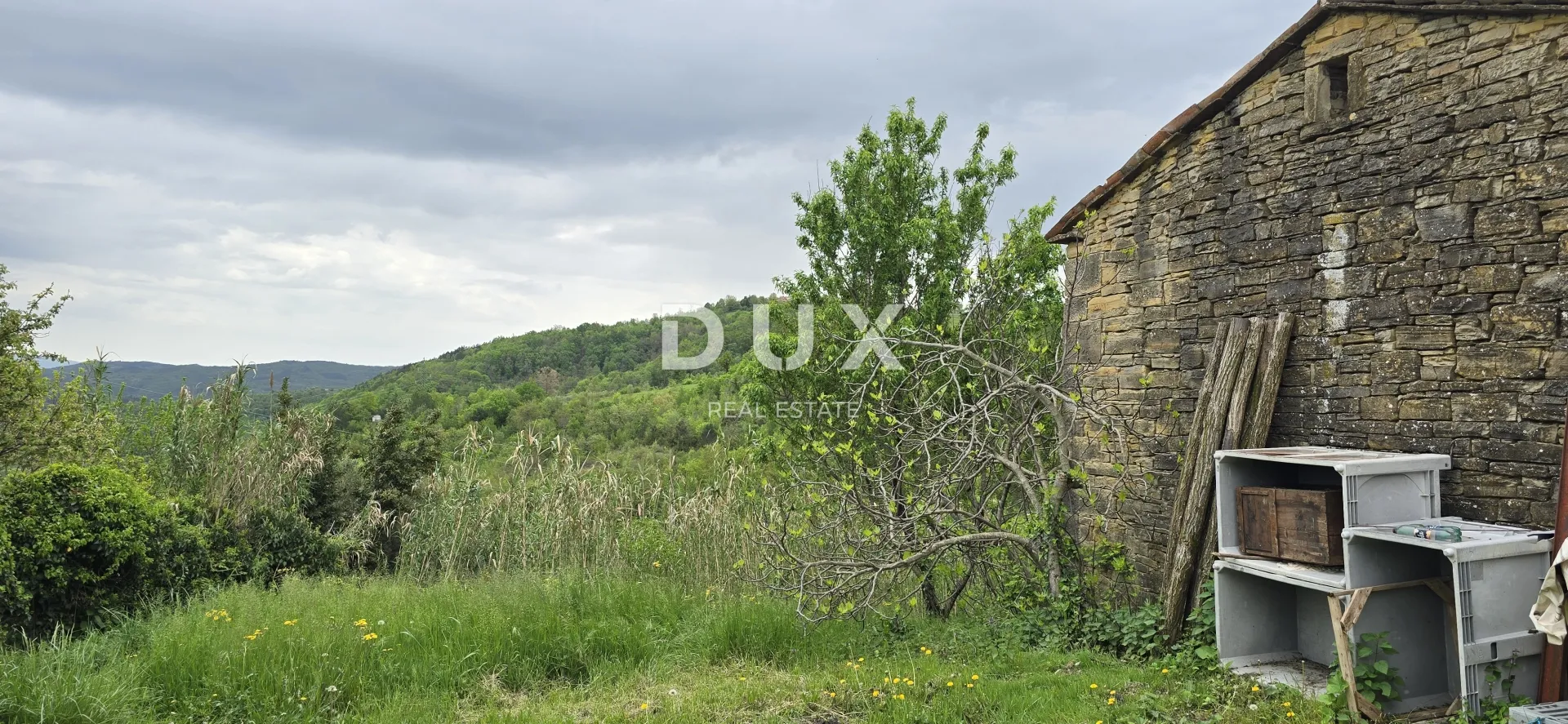 istra, motovun - kamena kuća s pogledom za adaptaciju - slika 12
