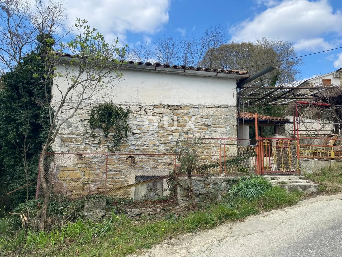 istra, tupljak - samostojeća kuća s dvorištem na odličnoj lokaciji. hitna prodaja! prilika! - slika 6