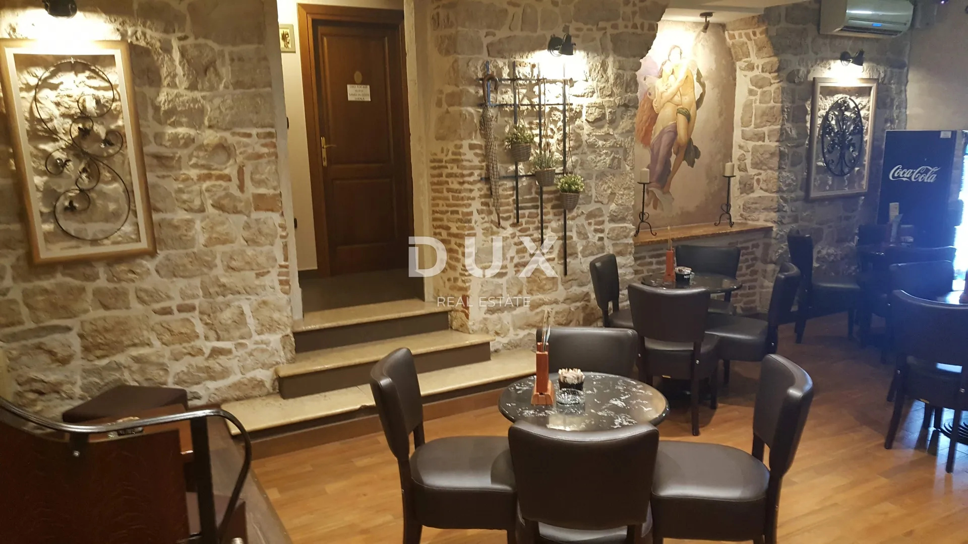 istra,rovinj - predivan uhodani caffe bar u srcu rovinja - slika 8
