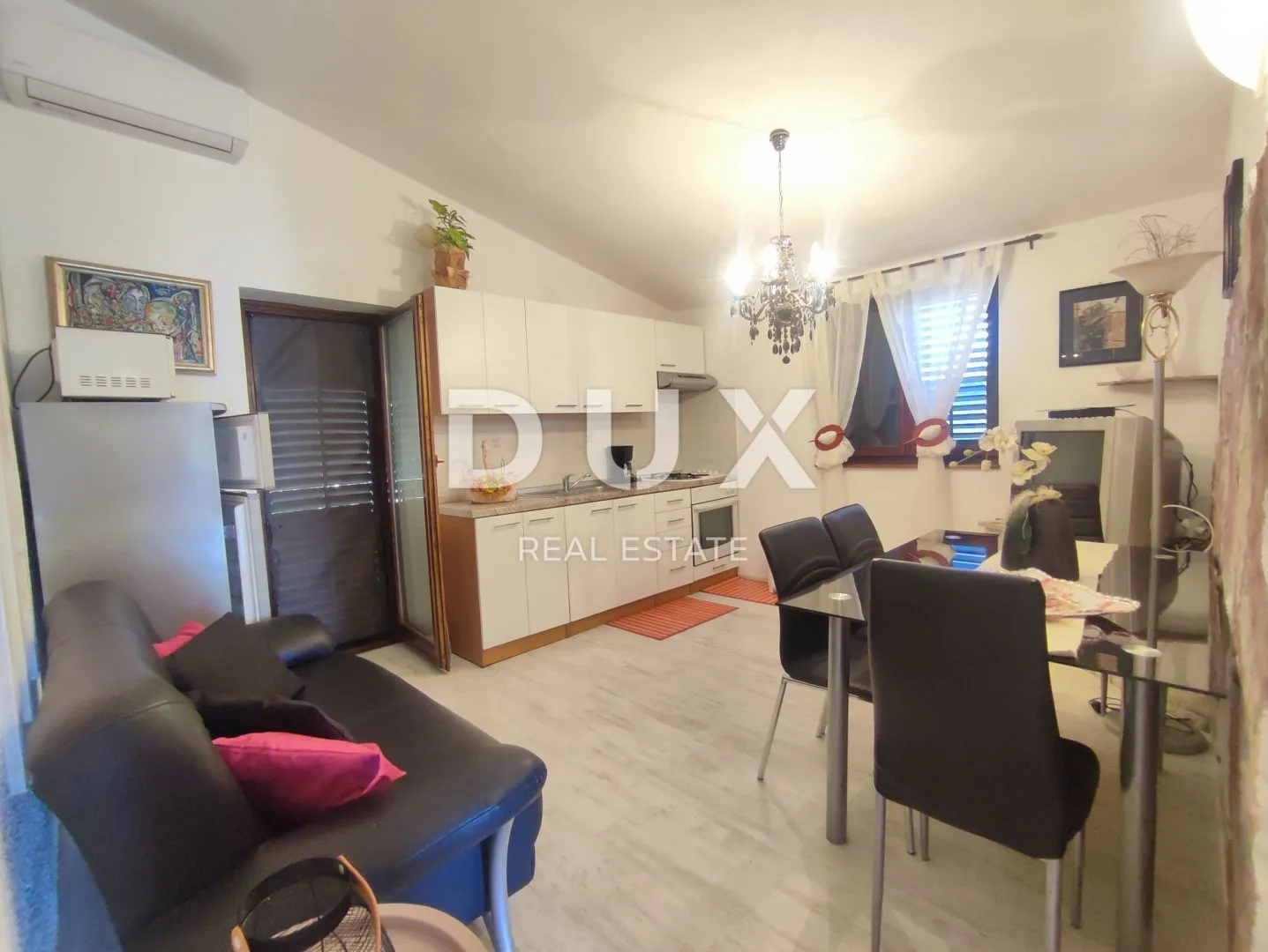 istra, pula, veli vrh - impozantna obiteljska vila nadomak grada - slika 104