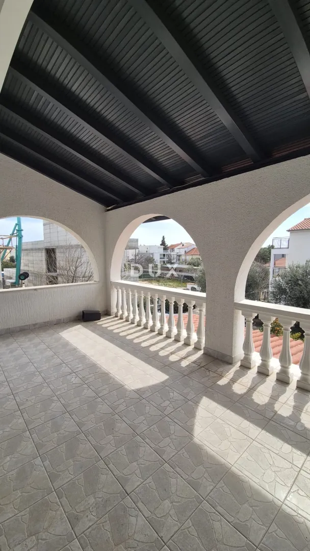 šibenik, vodice - prodaja imanja s 3 objekta 140m od plaže - slika 17