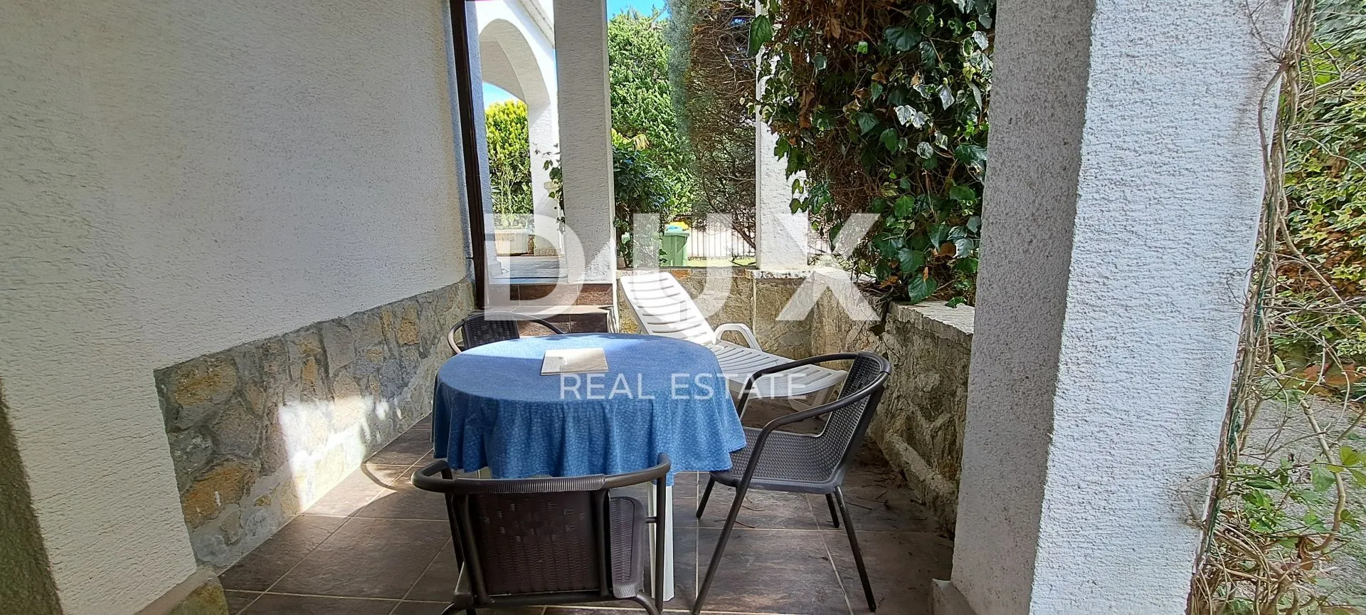 otok krk, linardići - lijepa kuća s pet apartmana - slika 7