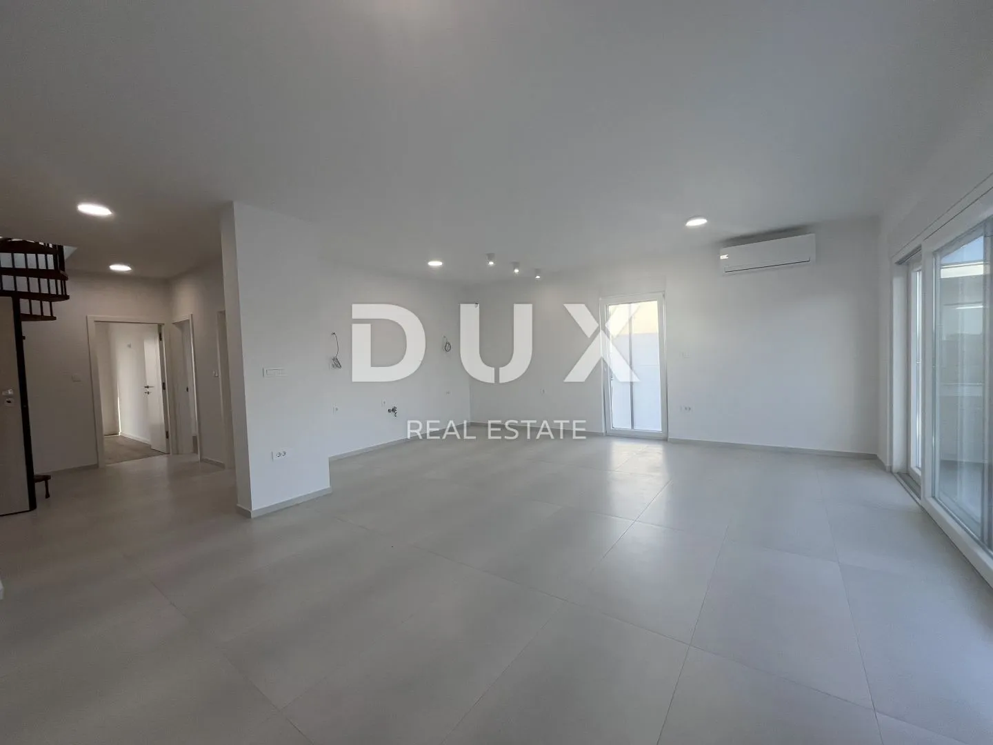 šibenik, vodice - predivan penthouse u novogradnji 1. red do mora - slika 5