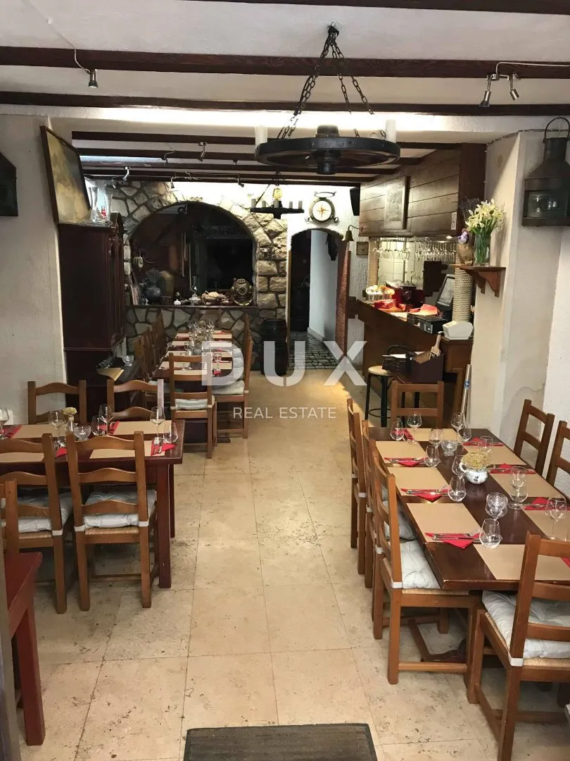 otok cres, grad cres - stara jezgra kuća, restaurant, dvoetažni stan, apartmani - slika 6