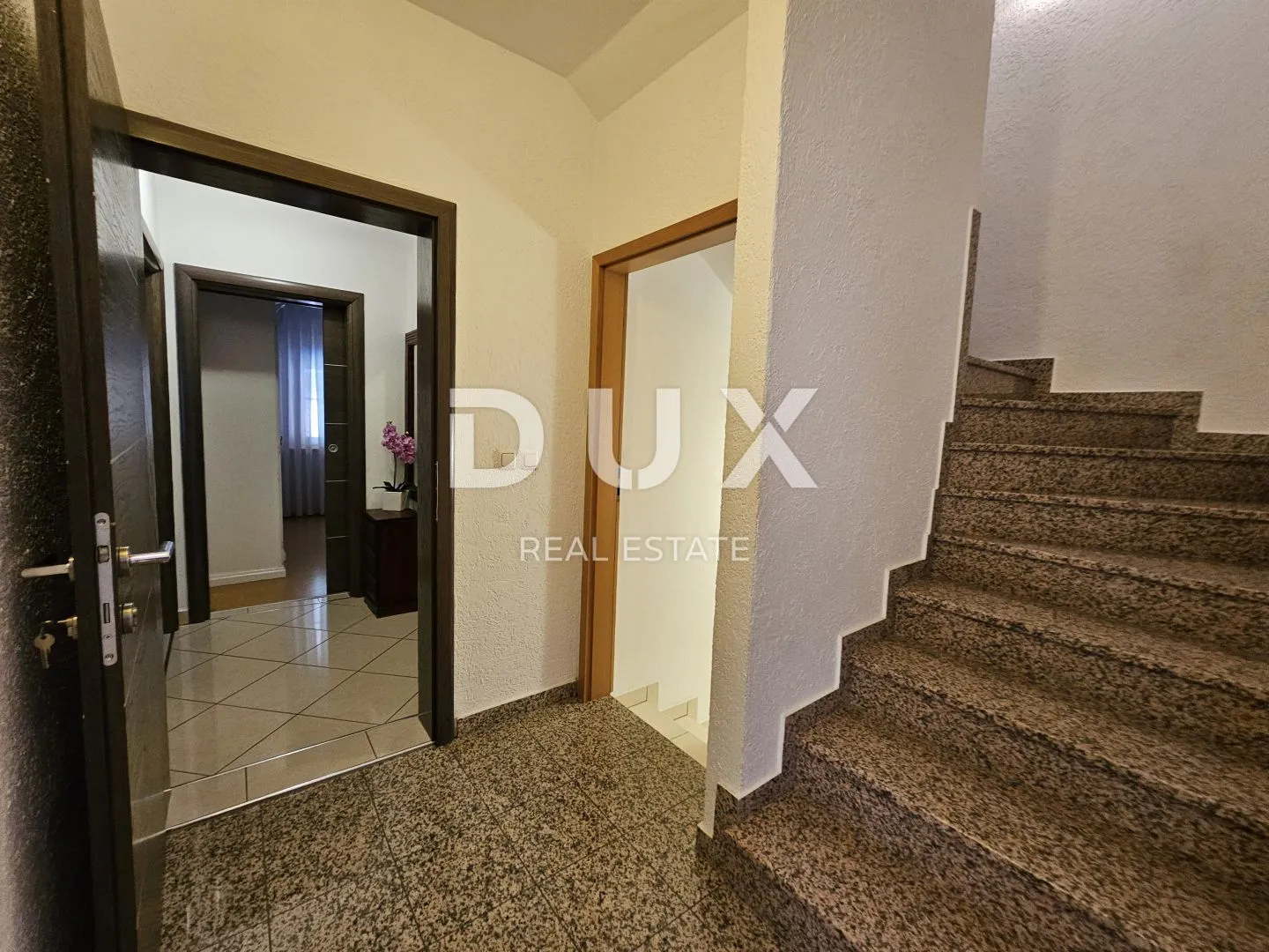 istra, pula - kvalitetna obiteljska apartmanska kuća na atraktivnoj lokaciji - slika 151