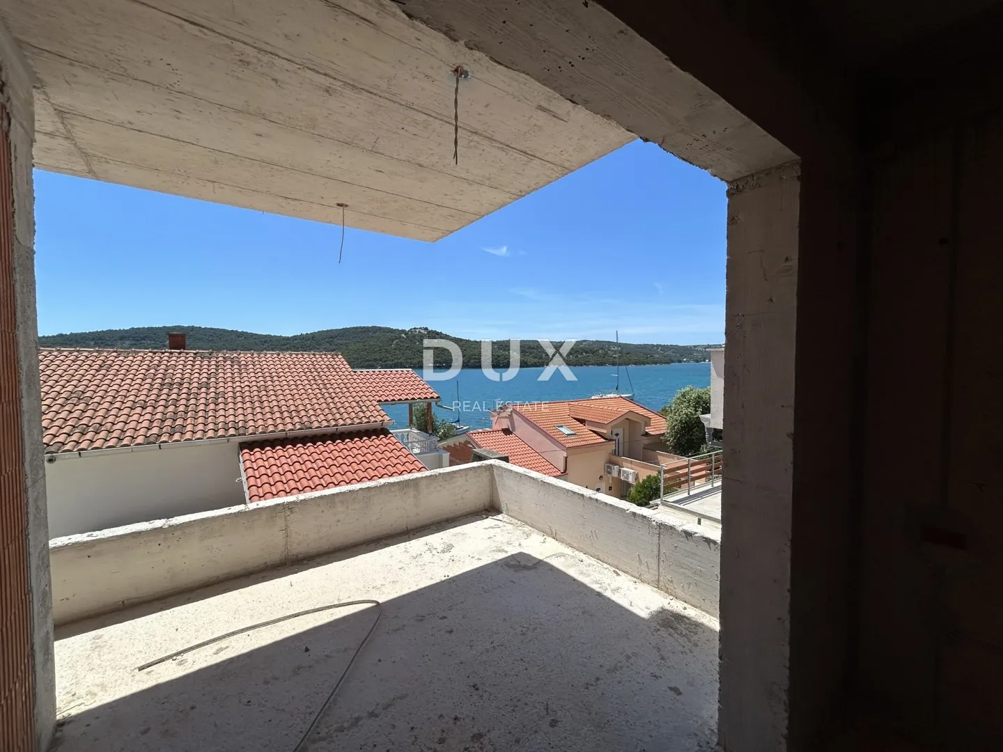 šibenik, tisno – stan s prekrasnim pogledom na more, 2. red uz more, top oprema - slika 16