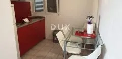 nin- kuća sa 4 apartmana - slika 9