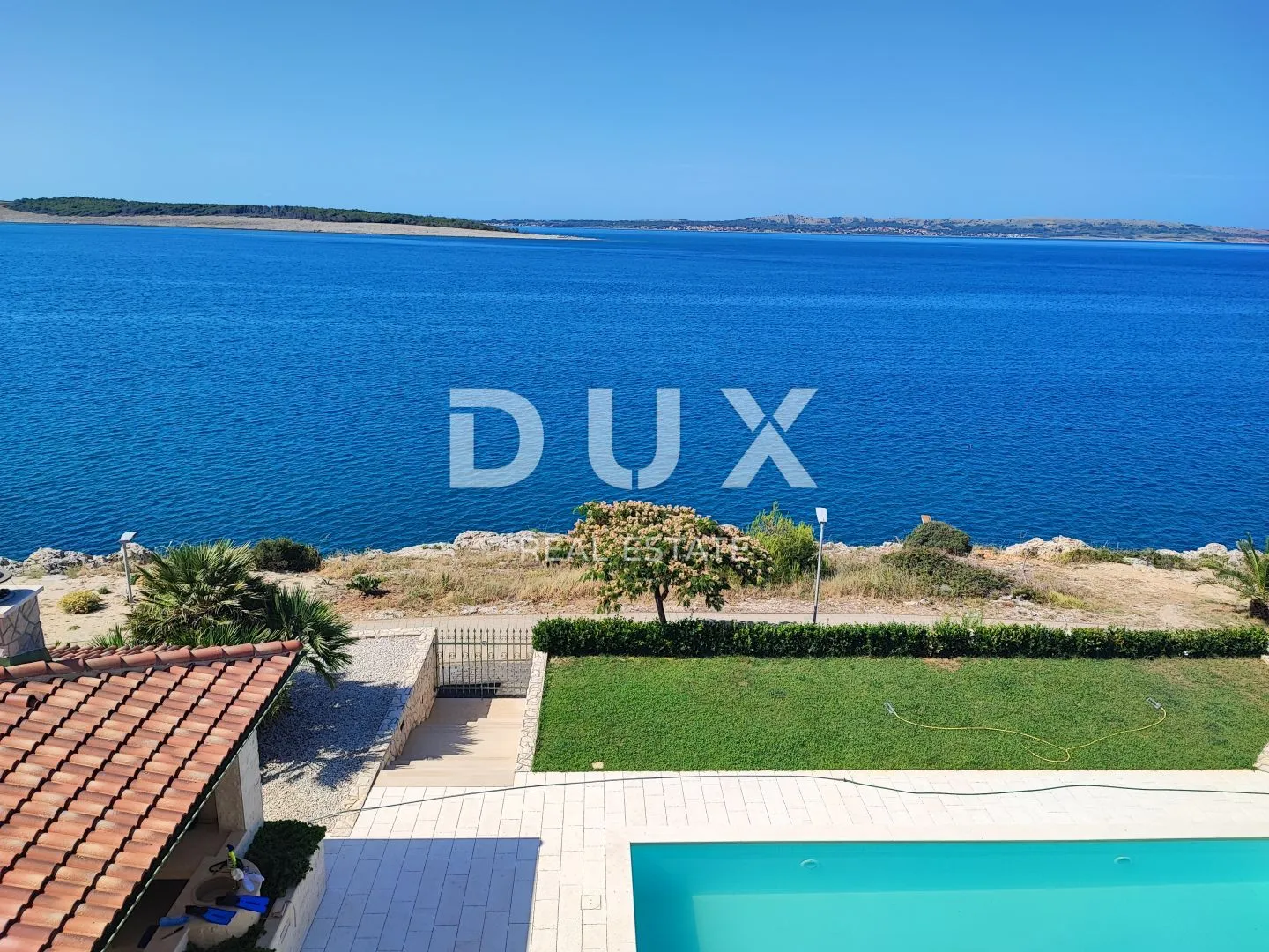 OTOK PAG, POVLJANA 3s+db stan u novogradnji PRVI RED DO MORA